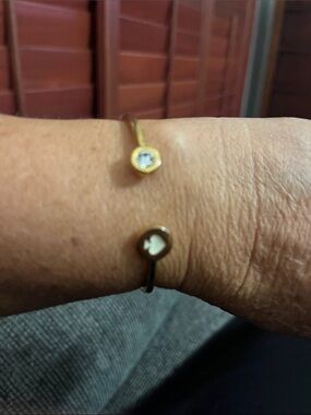Kate spadeDelicate Open Cuff Bracelet with Crystal and Heart Accents - Gold Tone